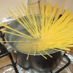 fierbere spaghete cu usturoi ulei