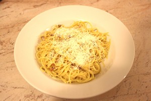spaghete carbonara in farfurie reteta originala