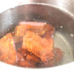 Pregatim costitele afumate pentru reteta de supa de cartofi